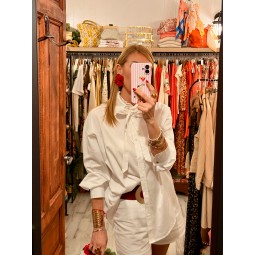 camisa blanca con ondas y...